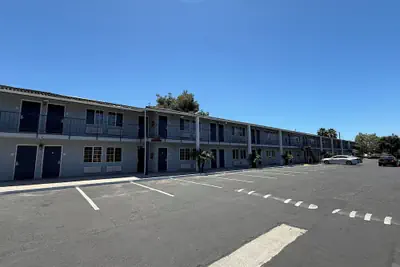 Photo 2 - Solano Inn Vallejo Napa Valley / Six Flags