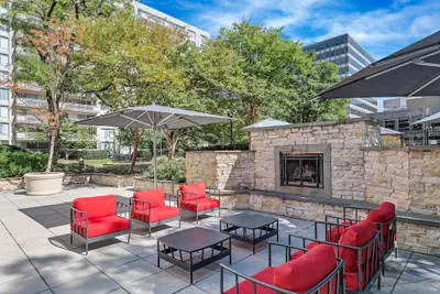 Photo 3 - Bright Comfort in DC Apts