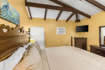 Photo 5 - A Getaway From Your Getaway 1 Bedroom Condo by RedAwning