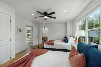 Photo 3 - Rosé Retreat: Luxurious Getaway for 6, Hot Tub, Steps to Main Street