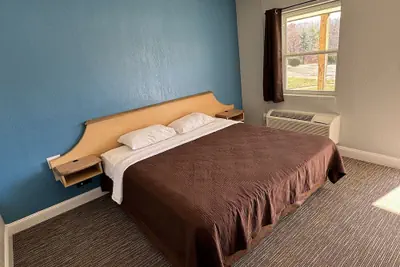 Photo 3 - Budget Inn