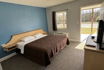 Photo 2 - Budget Inn