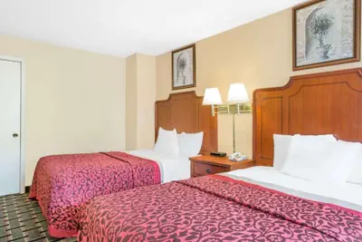 Photo 3 - Meridian Inn