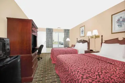 Photo 5 - Meridian Inn