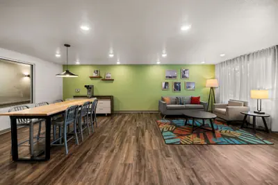 Photo 3 - Woodspring Suites Yorktown Newport News