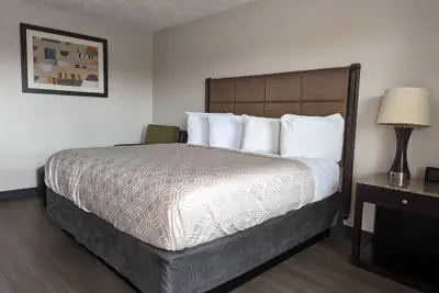 Photo 2 - Budget Inn