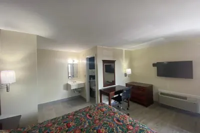 Photo 4 - Relax Inn-Plaquemine