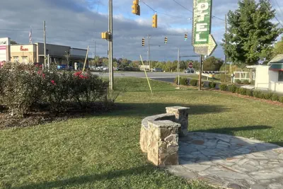 Photo 2 - Whispering Pines Motel