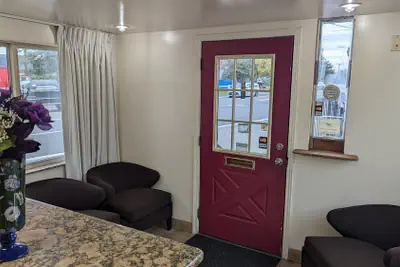 Photo 3 - Portland Value Inn