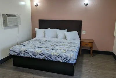 Photo 4 - Portland Value Inn