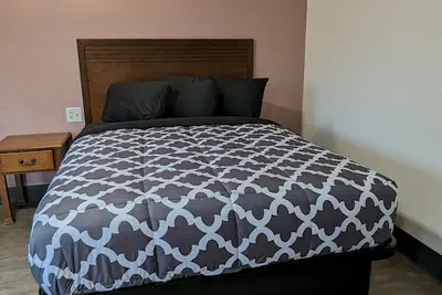 Photo 5 - Portland Value Inn