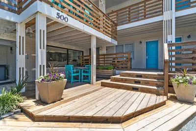 Photo 2 - The Beach House Motel & Suites