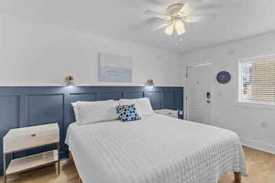 Photo 5 - The Beach House Motel & Suites