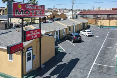Photo 2 - SIGNAL HILL MOTEL
