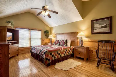 Photo 5 - Enchanted View Lodge 3 Bedroom Cabin by RedAwning