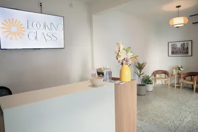 Photo 4 - The Looking Glass Hotel