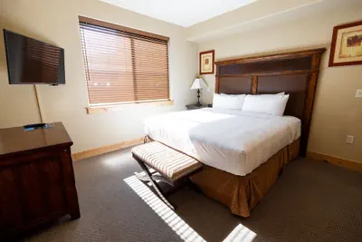 Photo 3 - Silverado Lodge - 1 BR Suite, King Bed & Pool View by RedAwning