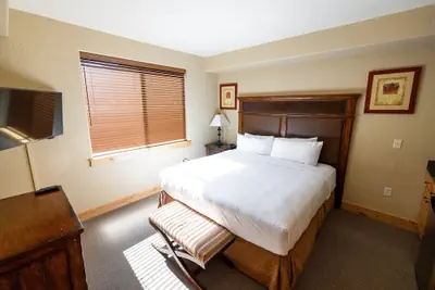 Photo 2 - Silverado Lodge - 1 BR Suite, King Bed & Pool View by RedAwning