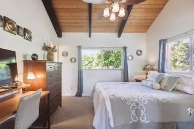Photo 3 - Cozy Sunset Views W/ Lanai - Close To Beach 1 Bedroom Home by RedAwning