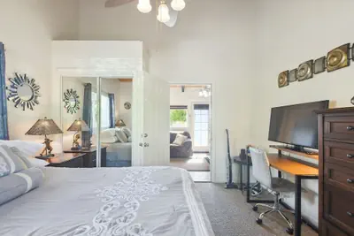 Photo 4 - Cozy Sunset Views W/ Lanai - Close To Beach 1 Bedroom Home by RedAwning