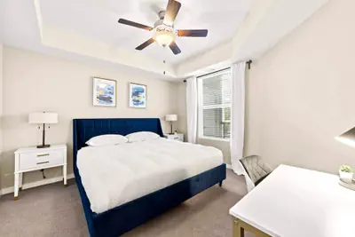 Photo 2 - Chic Apt w Jacuzzi Lake Front Nr Casino Imax