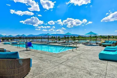 Photo 5 - Chic Apt w Jacuzzi Lake Front Nr Casino Imax