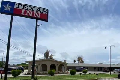 Photo 2 - Texas Inn