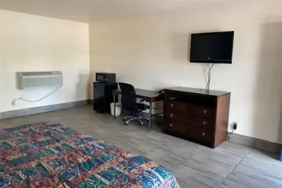 Photo 4 - Texas Inn