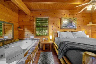 Photo 3 - Sunrise Woods Retreat