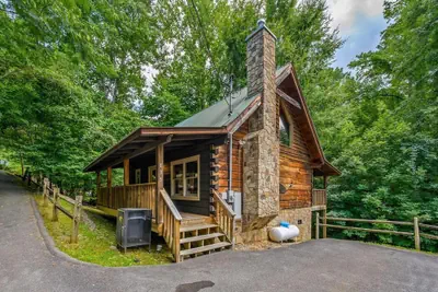 Photo 2 - Sunrise Woods Retreat