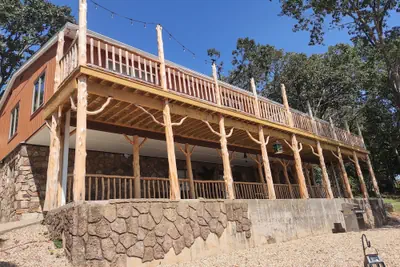 Photo 2 - Cedar house