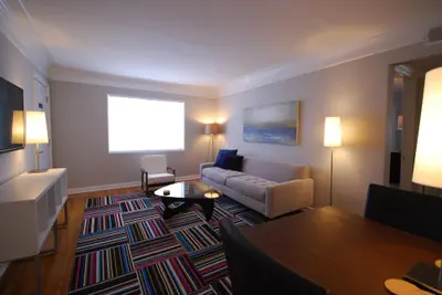 Photo 2 - B1bi Clean Cozy Convenient Condo in Buckhead w Free Parking