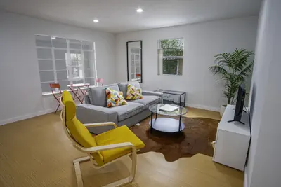 Photo 2 - Serene 2br/1ba Residence in Peaceful San Antonio