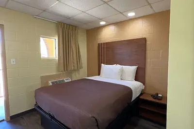 Photo 3 - Executive Inn & Suites Near Lackland AFB
