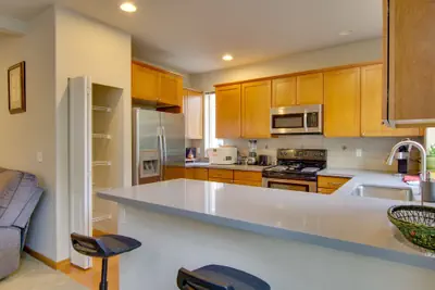 Photo 2 - Charming Everett Townhome - 3 Mi to Downtown!