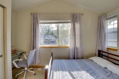 Photo 5 - Charming Everett Townhome - 3 Mi to Downtown!