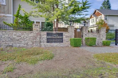 Photo 3 - Charming Everett Townhome - 3 Mi to Downtown!