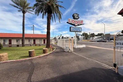 Photo 2 - Del Rio Hotel O near Mesa Downtown