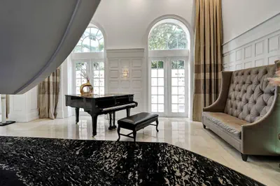 Photo 3 - Alexander Hotel