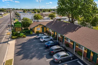 Photo 2 - Oak Motel Modesto CA