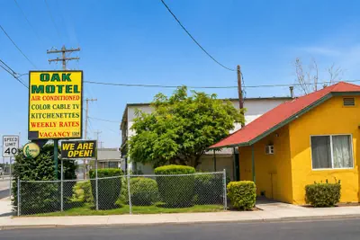 Photo 2 - Oak Motel Modesto CA
