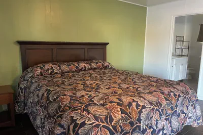 Photo 5 - Oak Motel Modesto CA