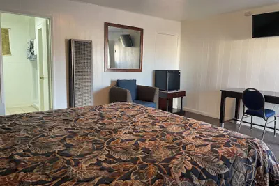 Photo 3 - Oak Motel Modesto CA