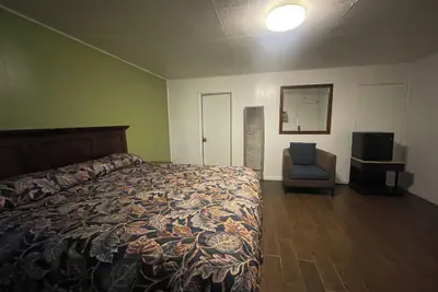 Photo 4 - Oak Motel Modesto CA