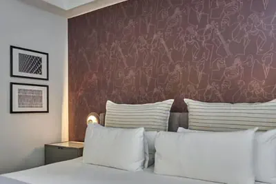 Photo 5 - Magnificent Mile Suites