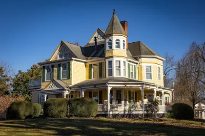 Photo 2 - The Oaks Victorian Inn