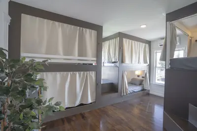 Photo 2 - Burlington Hostel