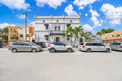 Photo 2 - Chic Studio in Little Havana