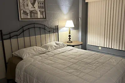 Photo 3 - J-E Hotel & Suites