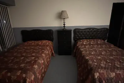 Photo 4 - J-E Hotel & Suites
